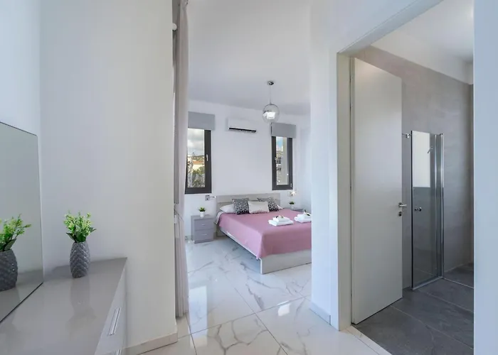 Luxury Paphos Adaris 5 Bedroom Private Swimming Pool ヴィラ