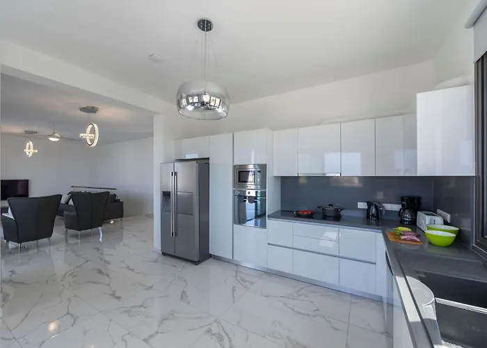 Luxury Paphos Adaris 5 Bedroom Private Swimming Pool * ペイヤ