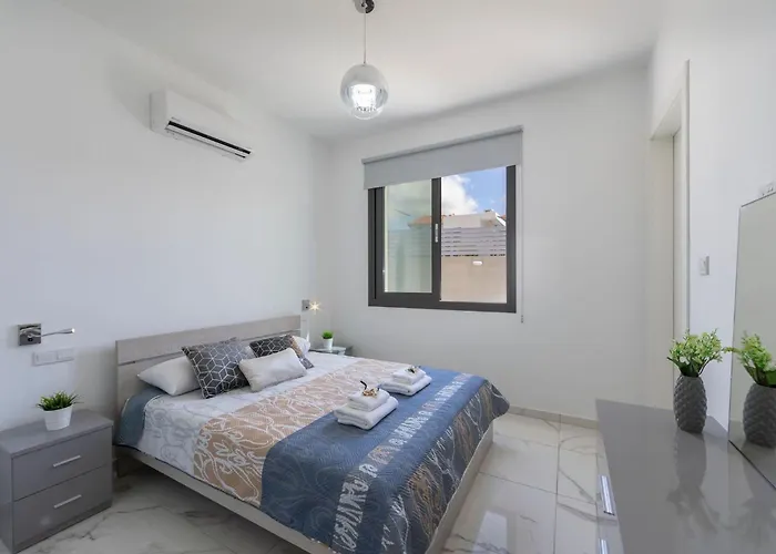 Luxury Paphos Adaris 5 Bedroom Private Swimming Pool ヴィラ