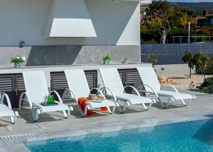 Luxury Paphos Adaris 5 Bedroom Private Swimming Pool ヴィラ