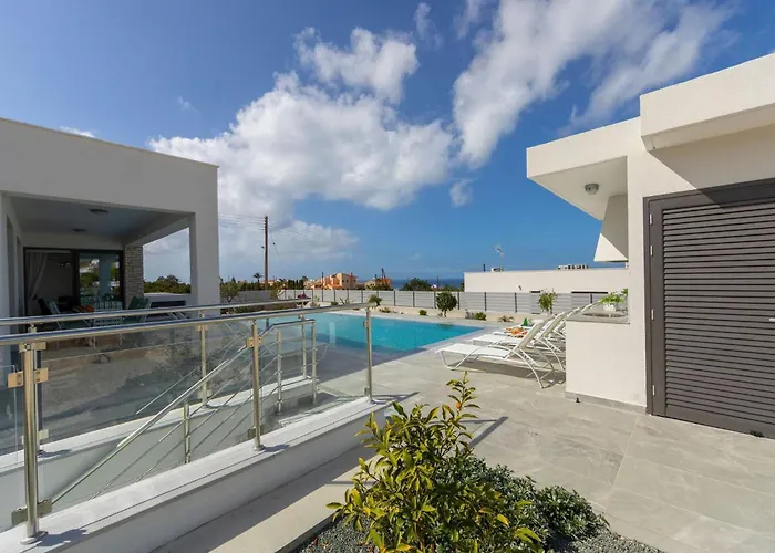 Luxury Paphos Adaris 5 Bedroom Private Swimming Pool ヴィラ *