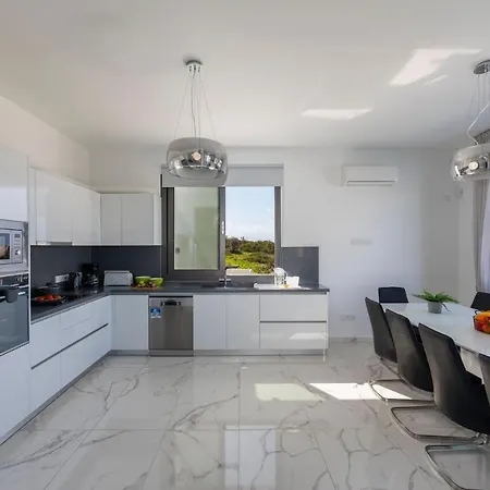 Villa Luxury Paphos Adaris 5 Bedroom Private Swimming Pool Sea Views *