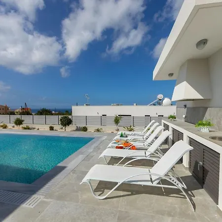 Villa Adaris Coral Bay *