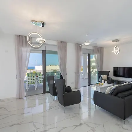 Villa Adaris Coral Bay *