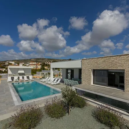 Villa Adaris Coral Bay Villa