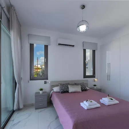 Villa Adaris Coral Bay Villa *