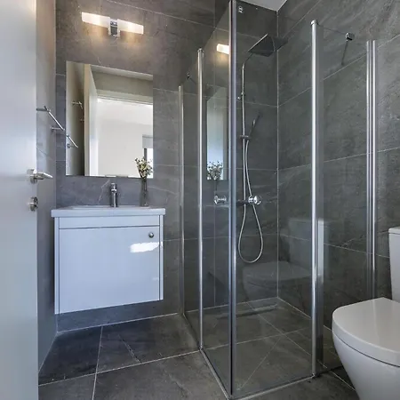 Villa Luxury Paphos Adaris 5 Bedroom Private Swimming Pool Sea Views *