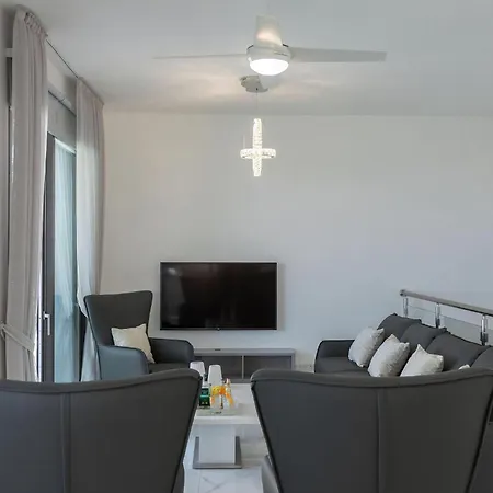 Luxury Paphos Adaris 5 Bedroom Private Swimming Pool Sea Views *