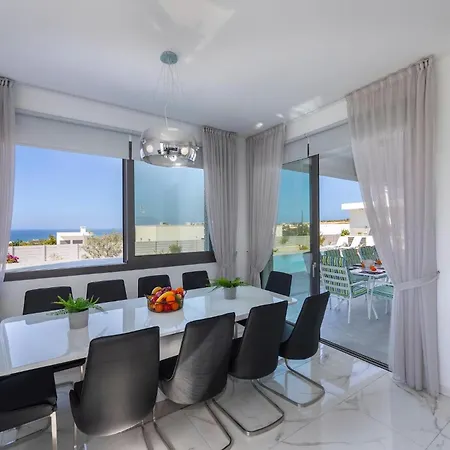 Villa Adaris Coral Bay Villa