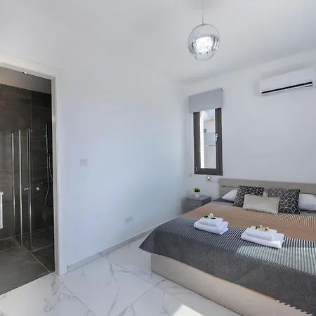 Villa Adaris Coral Bay Villa *
