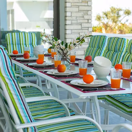 Villa Adaris Coral Bay