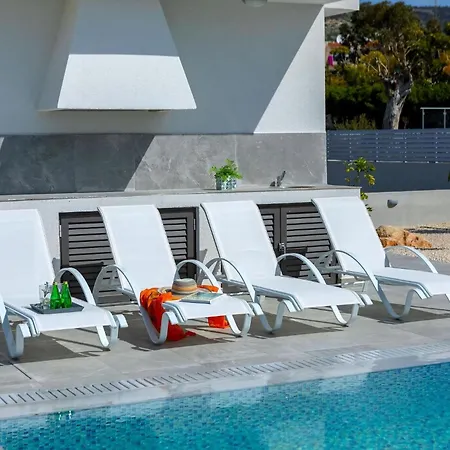 Villa Adaris Coral Bay Villa