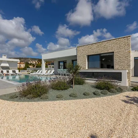 Luxury Paphos Adaris 5 Bedroom Private Swimming Pool Sea Views *