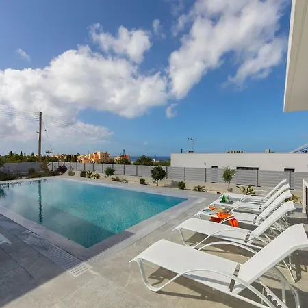 Villa Luxury Paphos Adaris 5 Bedroom Private Swimming Pool Sea Views *