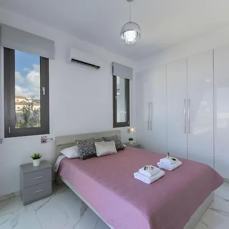 Villa Luxury Paphos Adaris 5 Bedroom Private Swimming Pool Sea Views *