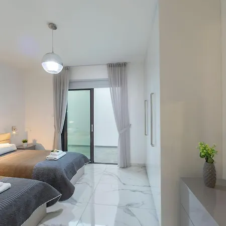 빌라 Luxury Paphos Adaris 5 Bedroom Private Swimming Pool