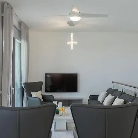 Luxury Paphos Adaris 5 Bedroom Private Swimming Pool