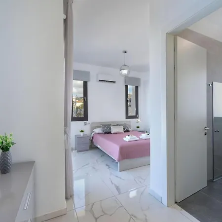 Luxury Paphos Adaris 5 Bedroom Private Swimming Pool Sea Views Villa