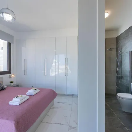 빌라 Luxury Paphos Adaris 5 Bedroom Private Swimming Pool