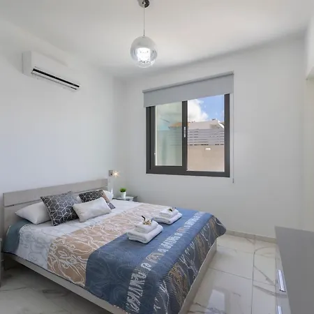 Luxury Paphos Adaris 5 Bedroom Private Swimming Pool Sea Views Villa