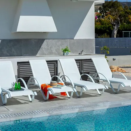 Luxury Paphos Adaris 5 Bedroom Private Swimming Pool 빌라