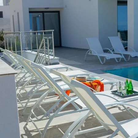 Luxury Paphos Adaris 5 Bedroom Private Swimming Pool 빌라
