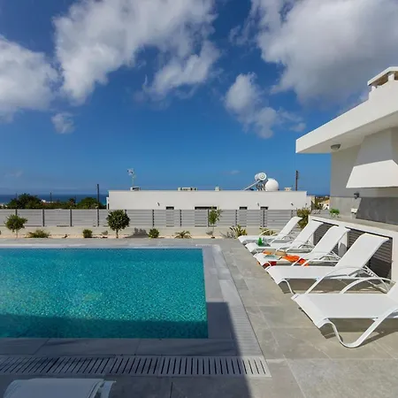 Luxury Paphos Adaris 5 Bedroom Private Swimming Pool 페이야