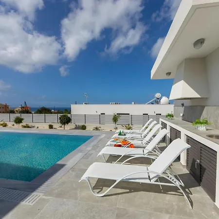 빌라 Luxury Paphos Adaris 5 Bedroom Private Swimming Pool