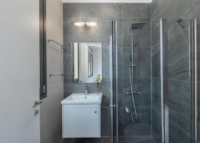 Luxury Paphos Adaris 5 Bedroom Private Swimming Pool *