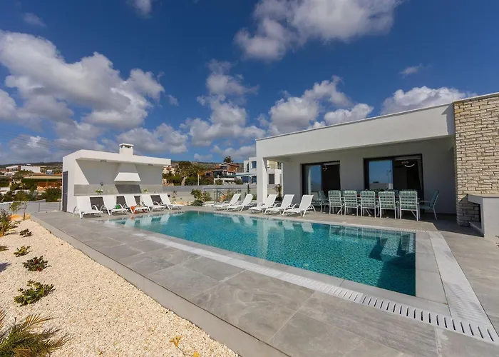 Luxury Paphos Adaris 5 Bedroom Private Swimming Pool