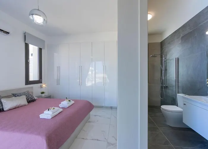 Villa Luxury Paphos Adaris 5 Bedroom Private Swimming Pool