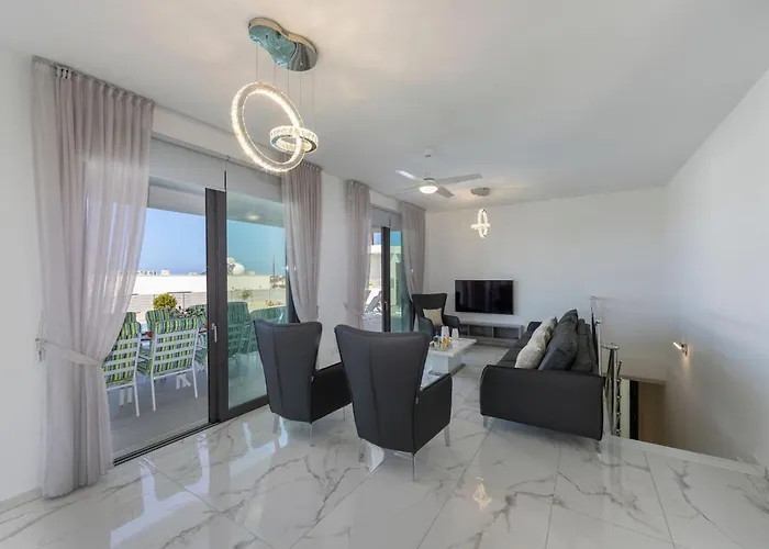 Luxury Paphos Adaris 5 Bedroom Private Swimming Pool *