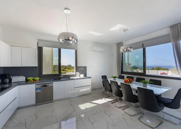 Luxury Paphos Adaris 5 Bedroom Private Swimming Pool