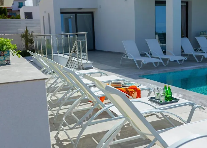 Luxury Paphos Adaris 5 Bedroom Private Swimming Pool Villa